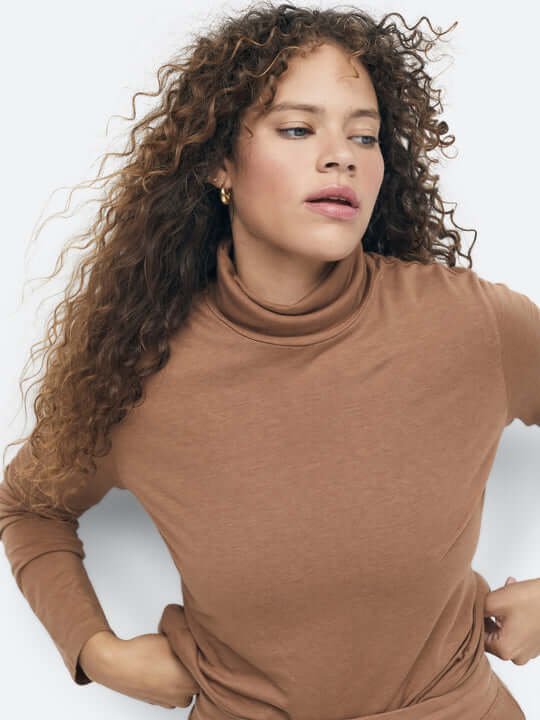 Mate ethical turtleneck