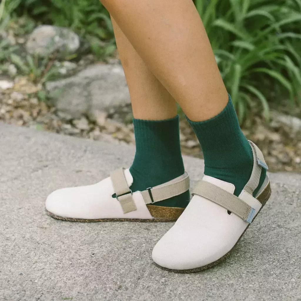 Thesus ethical clog